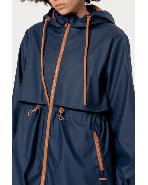 Abrigo Parka Impermeable Azul detalle Surkana Esenziashopping Zaragoza